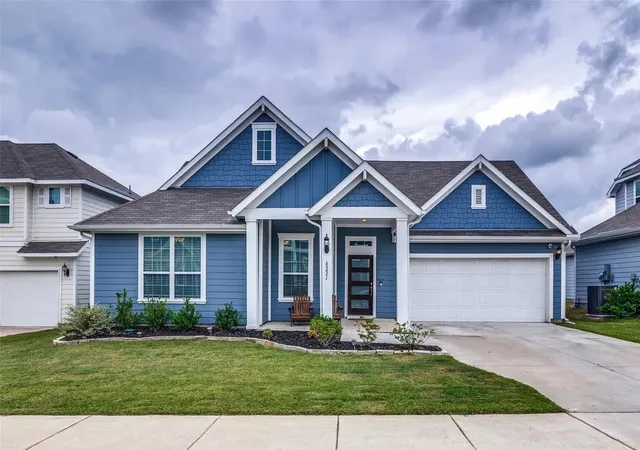 Homes for sale in Rowlett, TX | 8221 Hampton Dr, Rowlett, TX 75089 | MLS# 21282717