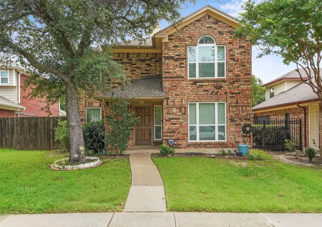 Homes for sale in Carrollton, TX | 2924 Peninsula Wy, Carrollton, TX 75007 | MLS# 21282245