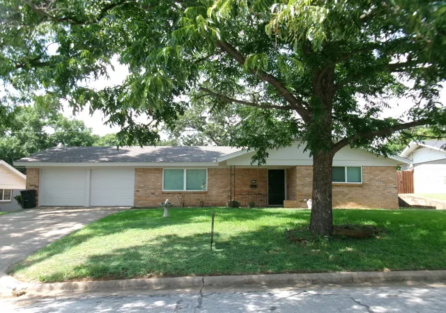 Photo 1 of Sale Pending at 1610 Toplea Dr, Euless, TX 76040 | MLS# 21286551 | Listing updated on 2026-07-17
