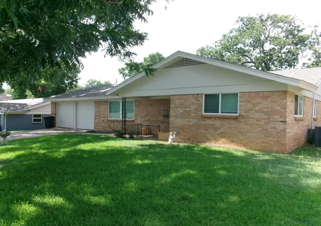 Photo 2 of Sale Pending at 1610 Toplea Dr, Euless, TX 76040 | MLS# 21286551 | Listing updated on 2026-07-17
