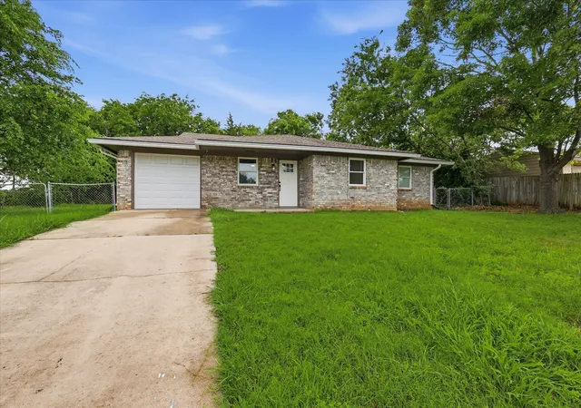 Homes for sale in Gainesville, TX | 1701 Aster St, Gainesville, TX 76240 | MLS# 21258134