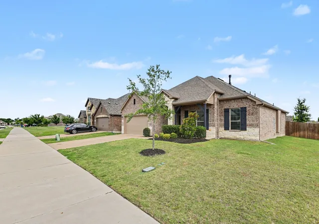 Photo 2 of Single family home for sale at 2916 Bobcat Dr, Melissa, TX 75454 | MLS# 21286455 | Listing updated on 2026-08-26