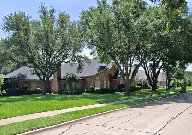 Photo 2 of Single family home for sale at 2902 Live Oak Dr, Rowlett, TX 75088 | MLS# 21286282 | Listing updated on 2026-07-03