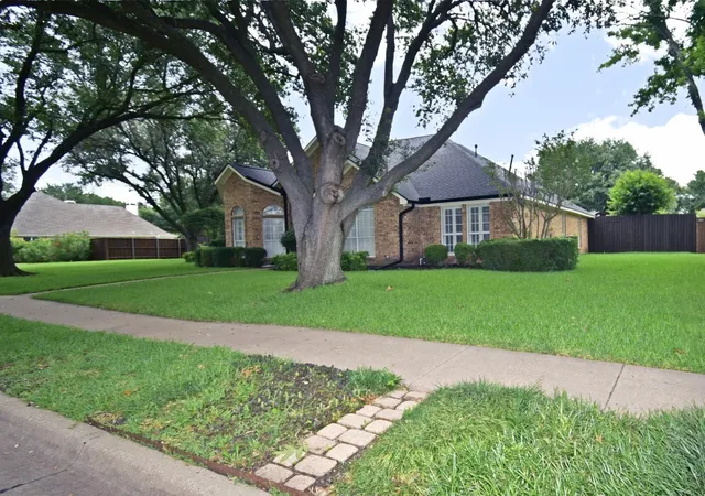 Photo 3 of Single family home for sale at 2902 Live Oak Dr, Rowlett, TX 75088 | MLS# 21286282 | Listing updated on 2026-07-03