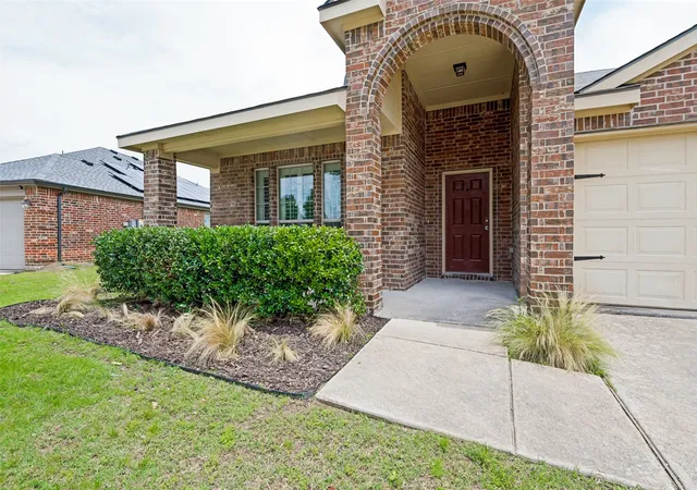 Photo 3 of Sale Pending at 1097 Luton Dr, Prosper, TX 75078 | MLS# 21286651 | Listing updated on 2026-07-24