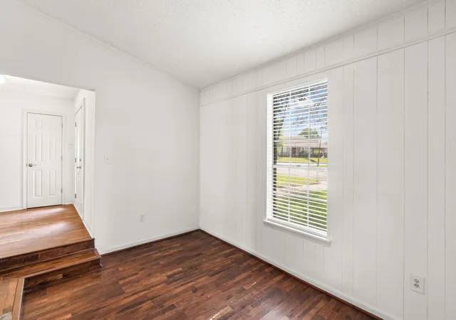 Photo 3 of Sale Pending at 509 Deer Dr, Greenville, TX 75402 | MLS# 21285708 | Listing updated on 2026-07-23