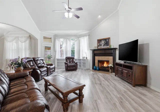Photo 2 of Single family home for sale at 410 Charlie Wy, Weatherford, TX 76087 | MLS# 21286675 | Listing updated on 2026-10-04