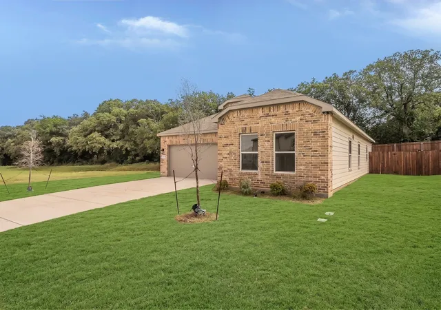 Photo 3 of Single family home for sale at 115 Kylie St, Cleburne, TX 76031 | MLS# 21286705 | Listing updated on 2026-08-23