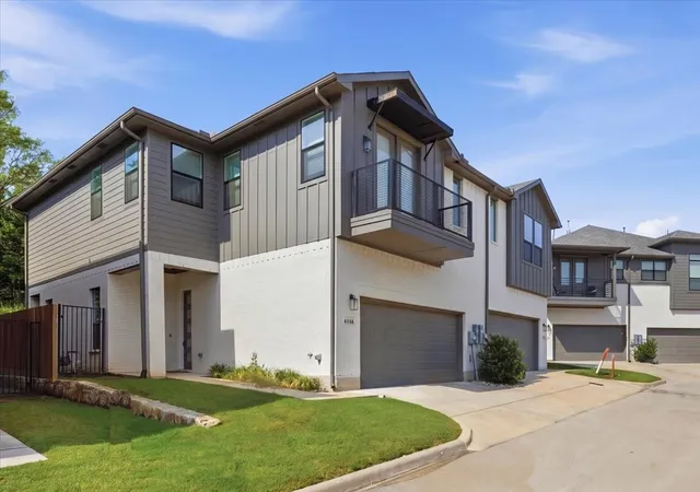 Photo 3 of Condo for sale at 6346 Oakbend Cir #6346, Fort Worth, TX 76132 | MLS# 21283023 | Listing updated on 2026-09-02