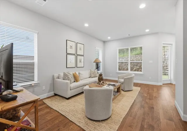 Listing Photo 5 - Condo for sale in building located at 6346 Oakbend Cir, Fort Worth, TX 76132 - Unit #6346
