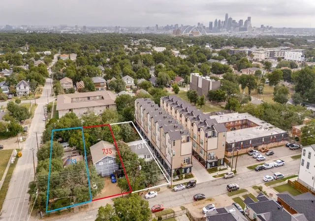 Photo 1 of Multi family home for sale at 739 741 W 10th St, Dallas, TX 75208 | MLS# 21286758 | Listing updated on 2026-07-21