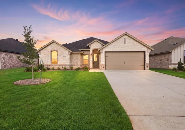 Homes for sale in Tolar, TX | 1366 Oleander Dr, Tolar, TX 76476 | MLS# 21279564