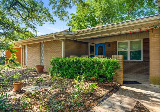 Homes for sale in Hillsboro, TX | 104 Forest Ln, Hillsboro, TX 76645 | MLS# 21259324
