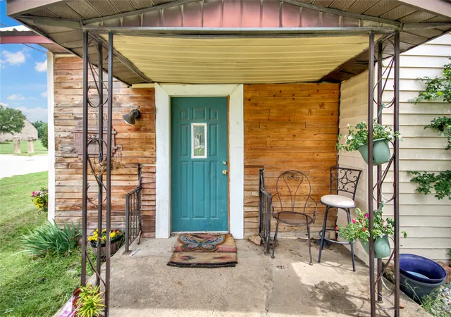 Photo 2 of Single family home for sale at 334 N Knox St, Jacksboro, TX 76458 | MLS# 21276927 | Listing updated on 2026-08-03