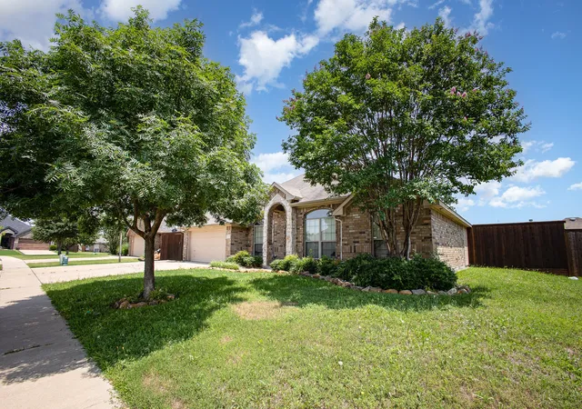 Photo 3 of Single family home for sale at 103 Haymeadow Dr, Crandall, TX 75114 | MLS# 21286893 | Listing updated on 2026-08-05