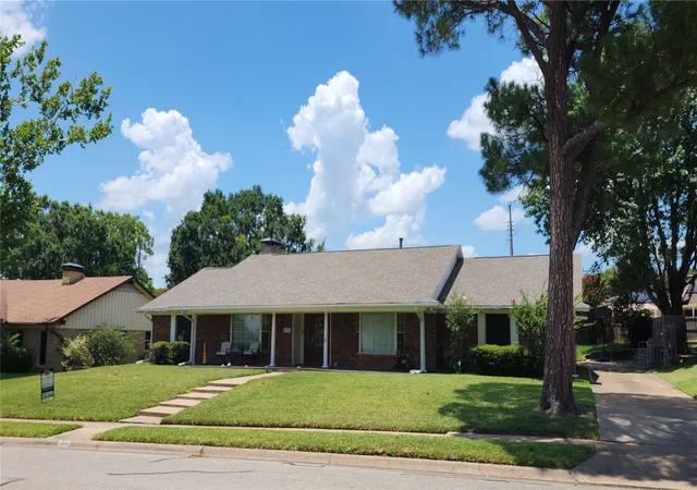 Photo 1 of Single family home for sale at 1601 Yarborough Dr, Sherman, TX 75092 | MLS# 21286883 | Listing updated on 2026-08-22