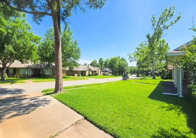 Photo 2 of Single family home for sale at 1601 Yarborough Dr, Sherman, TX 75092 | MLS# 21286883 | Listing updated on 2026-08-22