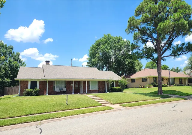 Photo 3 of Single family home for sale at 1601 Yarborough Dr, Sherman, TX 75092 | MLS# 21286883 | Listing updated on 2026-08-22