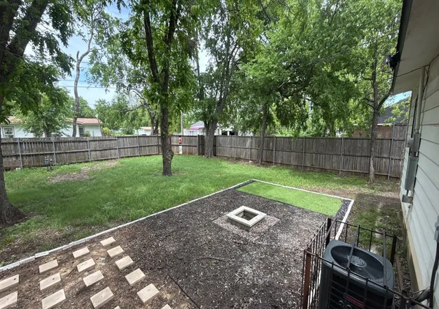 Homes for sale in Dallas, TX | 3155 E Ledbetter Dr, Dallas, TX 75216 | MLS# 21286319