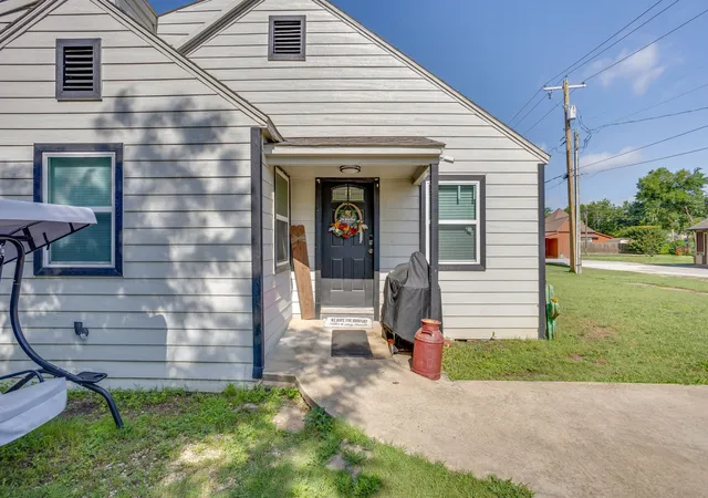 Homes for sale in Alvarado, TX | 109 W Purdom Ave, Alvarado, TX 76009 | MLS# 21281484