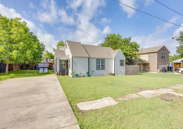 Homes for sale in Alvarado, TX | 109 W Purdom Ave, Alvarado, TX 76009 | MLS# 21281484