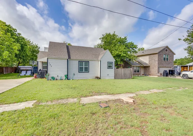 Homes for sale in Alvarado, TX | 109 W Purdom Ave, Alvarado, TX 76009 | MLS# 21281484