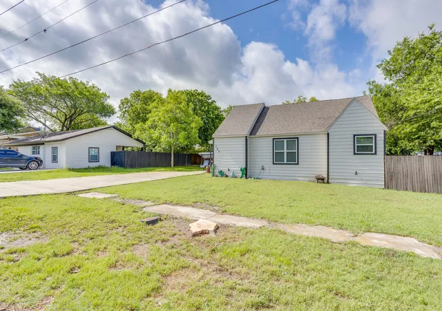 Homes for sale in Alvarado, TX | 109 W Purdom Ave, Alvarado, TX 76009 | MLS# 21281484