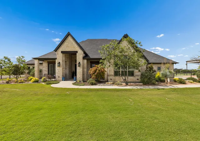 Photo 2 of Single family home for sale at 1025 High Point St, Weatherford, TX 76087 | MLS# 21242957 | Listing updated on 2026-10-06