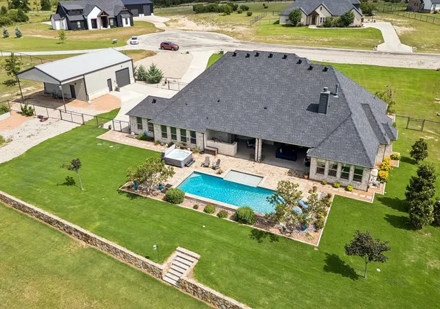 Photo 3 of Single family home for sale at 1025 High Point St, Weatherford, TX 76087 | MLS# 21242957 | Listing updated on 2026-10-06