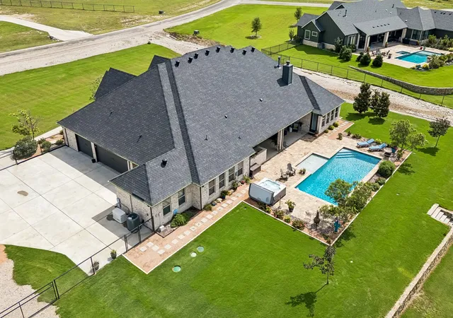 Photo 4 of Single family home for sale at 1025 High Point St, Weatherford, TX 76087 | MLS# 21242957 | Listing updated on 2026-10-06