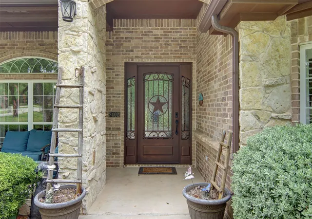 Photo 4 of Single family home for sale at 7402 Hampton Dr, Granbury, TX 76049 | MLS# 21286937 | Listing updated on 2026-09-04