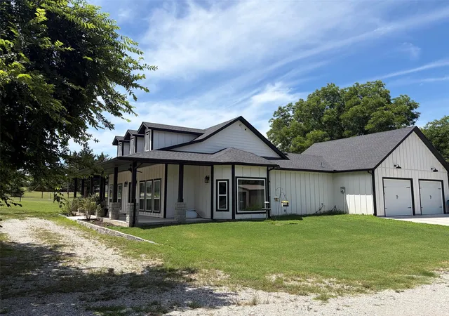 Photo 2 of Single family home for sale at 410 S Wickham St, Alvord, TX 76225 | MLS# 21286859 | Listing updated on 2026-08-22