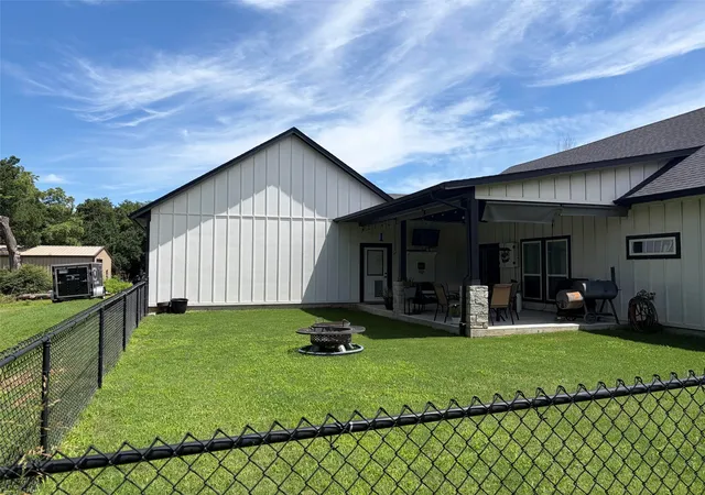 Photo 3 of Single family home for sale at 410 S Wickham St, Alvord, TX 76225 | MLS# 21286859 | Listing updated on 2026-08-22