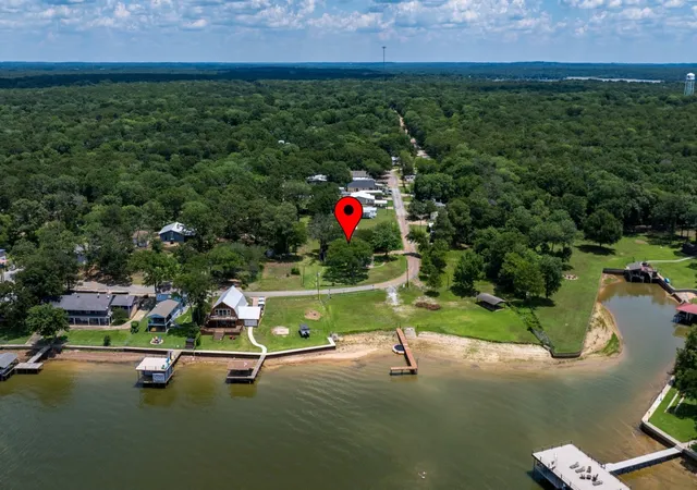 Photo 4 of Single family home for sale at 100 W Oak Acres Dr W, Malakoff, TX 75148 | MLS# 21280128 | Listing updated on 2026-10-02