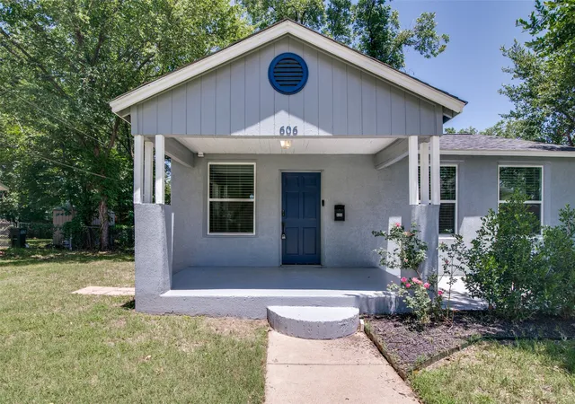 Homes for sale in Terrell, TX | 606 W High St, Terrell, TX 75160 | MLS# 21286958