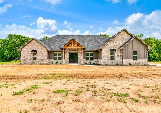 Photo 3 of Single family home for sale at 250 Private Road 45855, Blossom, TX 75416 | MLS# 21263444 | Listing updated on 2026-09-28