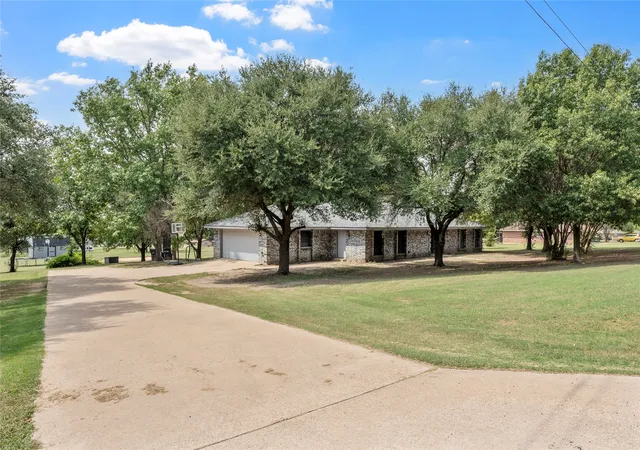 Homes for sale in Waco, TX | 215 Lajuana Dr, Waco, TX 76705 | MLS# 21287028
