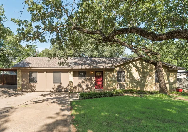 Homes for sale in North Richland Hills, TX | 7100 Lowery Ln, North Richland Hills, TX 76182 | MLS# 21286637