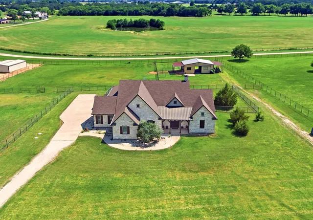 Photo 1 of Single family home for sale at 10040 Horseshoe Nail Rd, Pilot Point, TX 76258 | MLS# 21286580 | Listing updated on 2026-08-24