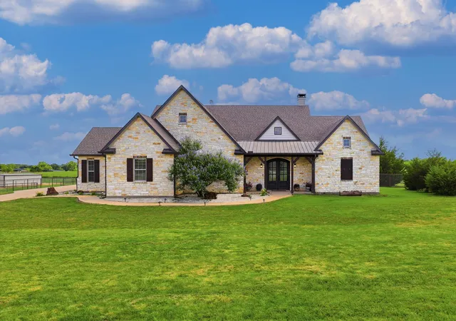 Photo 3 of Single family home for sale at 10040 Horseshoe Nail Rd, Pilot Point, TX 76258 | MLS# 21286580 | Listing updated on 2026-08-24