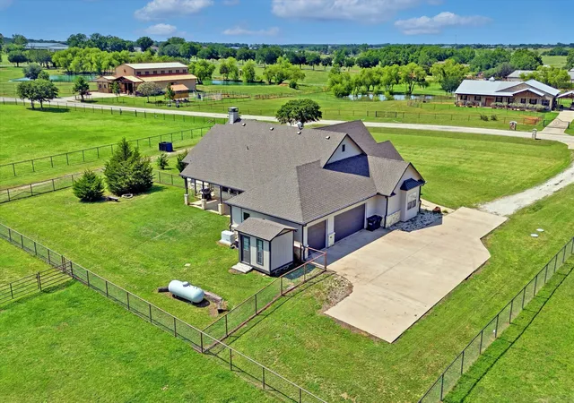 Photo 4 of Single family home for sale at 10040 Horseshoe Nail Rd, Pilot Point, TX 76258 | MLS# 21286580 | Listing updated on 2026-08-24
