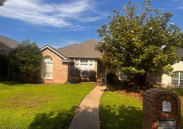Homes for sale in Kemp, TX | 17506 Country Club Dr, Kemp, TX 75143 | MLS# 21285379