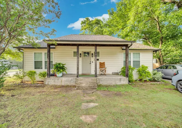 Photo 1 of Sale Pending at 124 Coats St, Waxahachie, TX 75165 | MLS# 21285023 | Listing updated on 2026-07-13