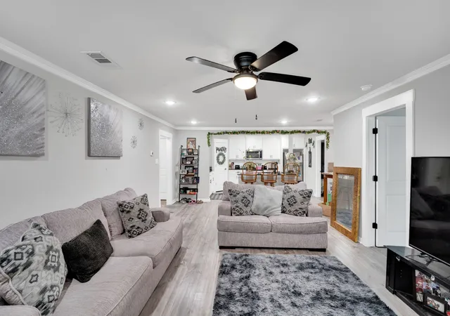 Photo 4 of Sale Pending at 124 Coats St, Waxahachie, TX 75165 | MLS# 21285023 | Listing updated on 2026-07-13