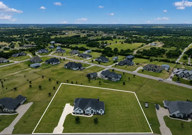 Photo 2 of Single family home for sale at 129 Southern Ct, Springtown, TX 76082 | MLS# 21287090 | Listing updated on 2026-08-22