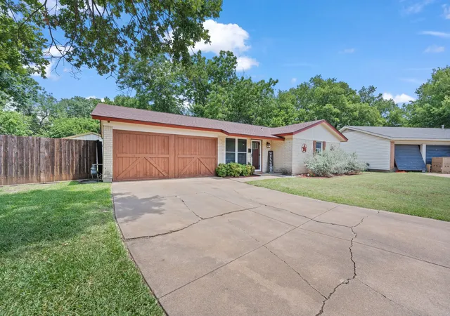 Homes for sale in Burleson, TX | 311 Robin Ct, Burleson, TX 76028 | MLS# 21286865