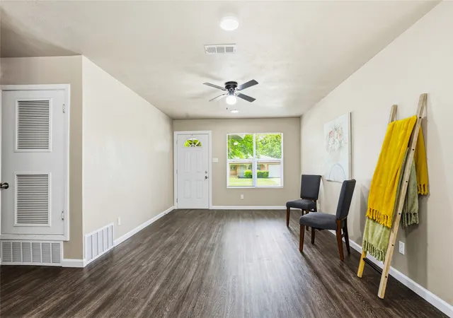 5th image of 1209 Glasgow Rd, Fort Worth, TX 76134 | MLS# 21286588
