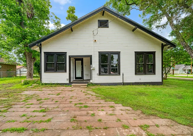 Homes for sale in Deport, TX | 403 Monroe, Deport, TX 75435 | MLS# 21286959