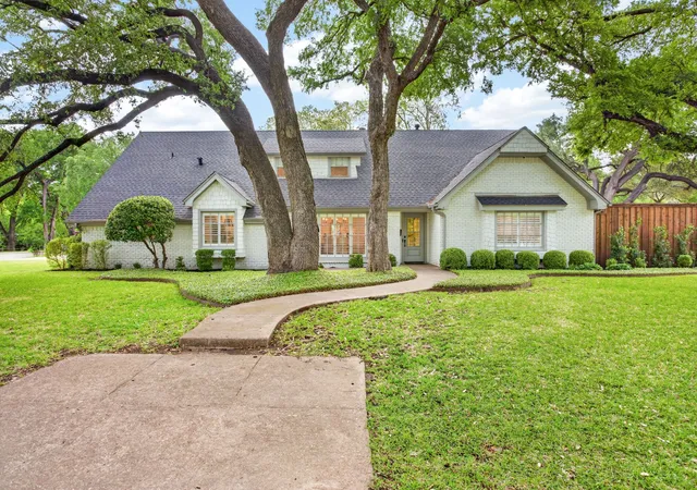 Photo 1 of Sale Pending at 3013 Overton Park Dr E, Fort Worth, TX 76109 | MLS# 21287119 | Listing updated on 2026-07-23