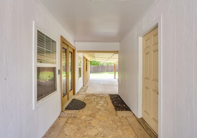 Photo 4 of Single family home for sale at 205 Scenic Dr, Aledo, TX 76008 | MLS# 21287237 | Listing updated on 2026-09-29